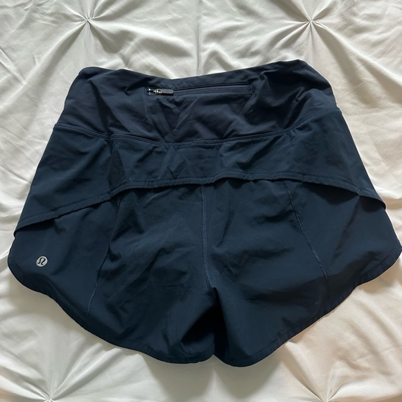 Navy Lululemon Speed Up Short Size 6 - Picture 2 of 3